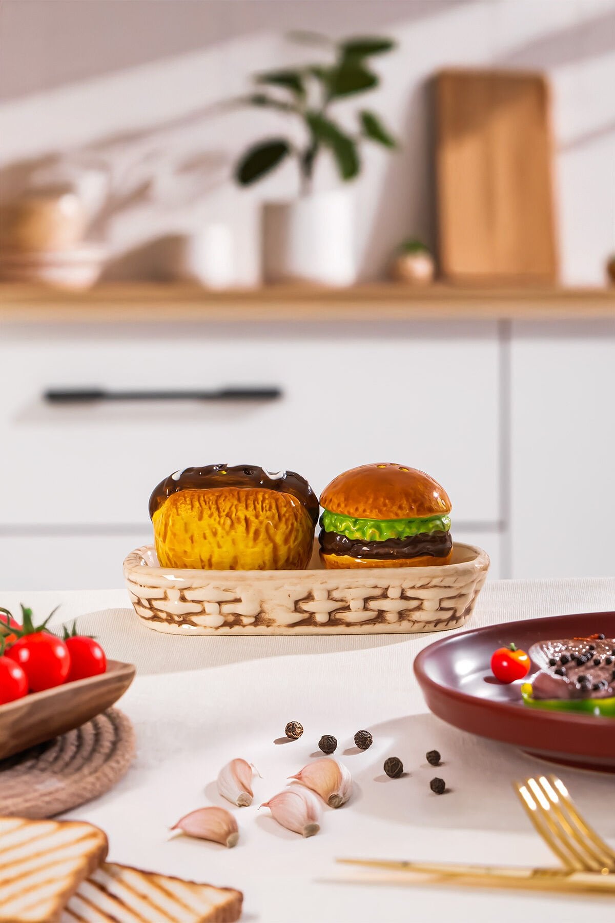 Porsima Mıo-038 Hamburger Motifli 2li Standlı Tuzluk Biberlik Seti