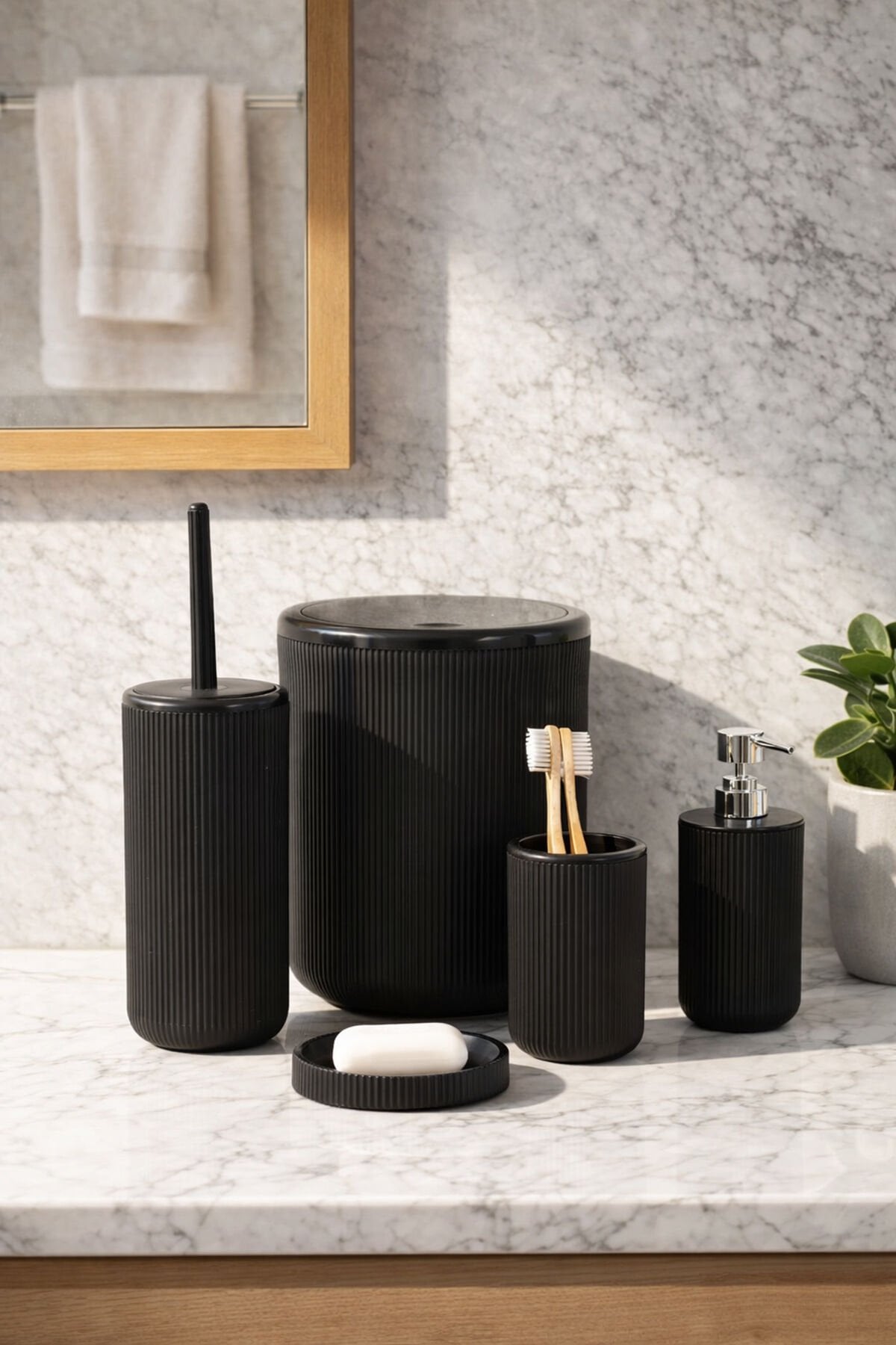 Perotti 33031500001 5 Parça Yuvarlak Banyo Seti - Çöp Kovası, Sabunluk, Diş Fırçalığı Ve Silikon Wc Fırçası Siyah Siyah