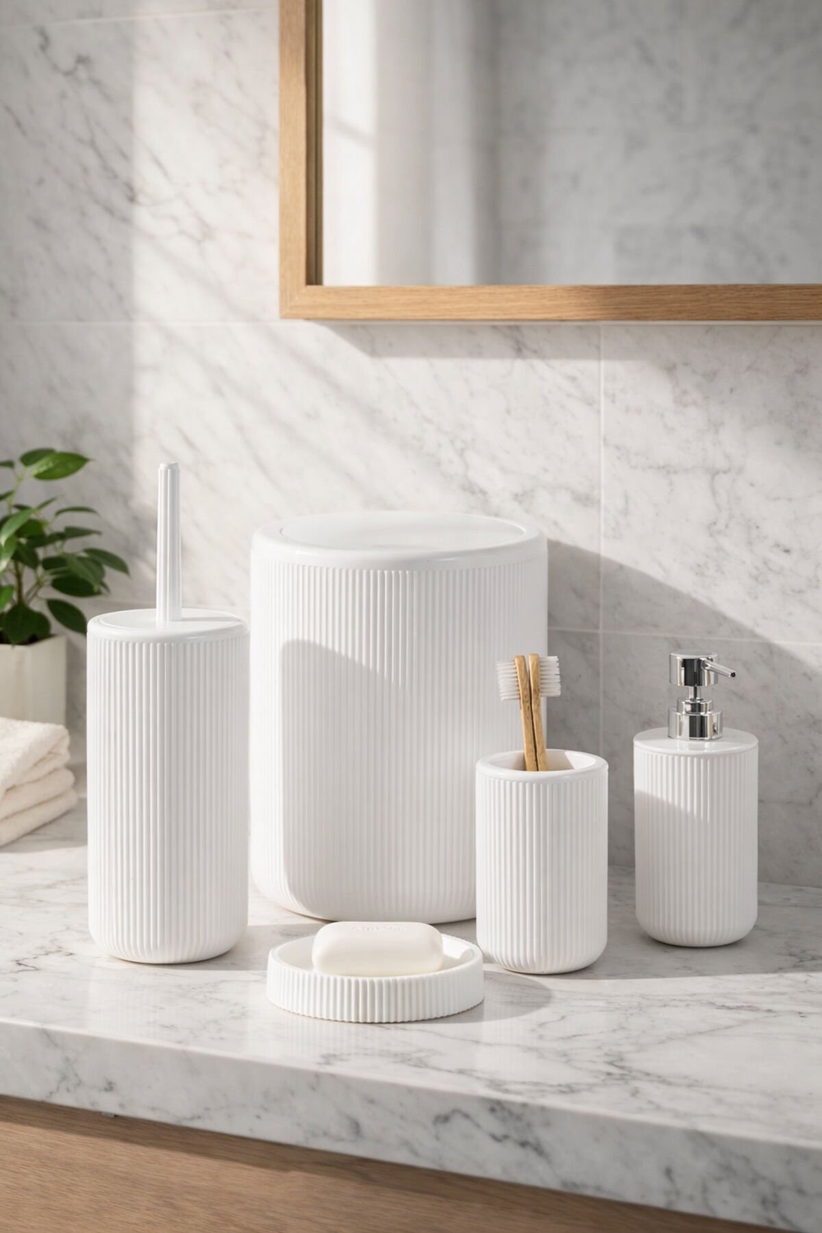 Perotti 33031500001-1 5 Parça Yuvarlak Banyo Seti - Çöp Kovası, Sabunluk, Diş Fırçalığı Ve Silikon Wc Fırçası Beyaz Beyaz