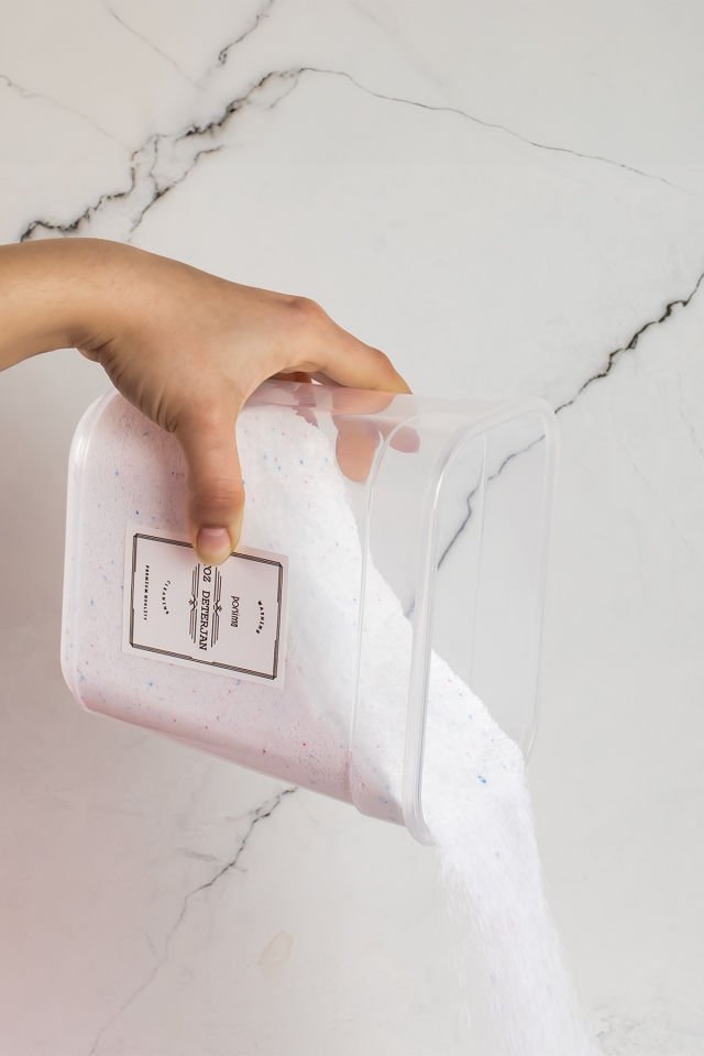 Porsima 2053 Etiketli 2 Li Çok Amaçlı Sıvı Detarjan Tablet Deterjan Saklama Kabı Ve Mandallık Seti 2lt