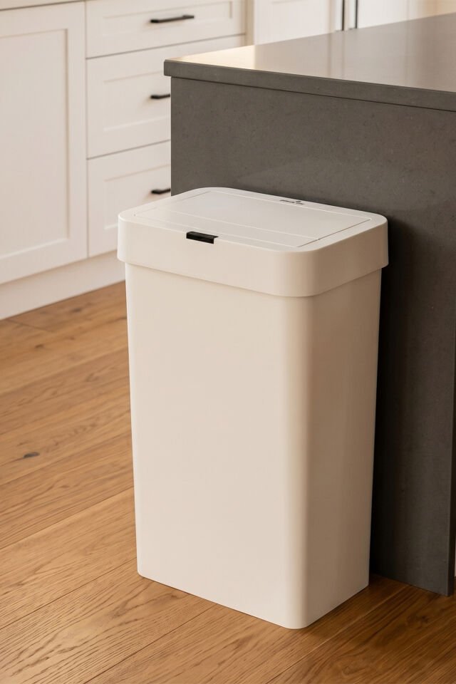 Porsima Me-05 Hareket Sensörlü Sessiz Kapatma Çöp Kutusu Banyo Mutfak Çöp Kovası Kapaklı Banyo Çöp Kovası 2 adet AA Pil Beyaz 50LT