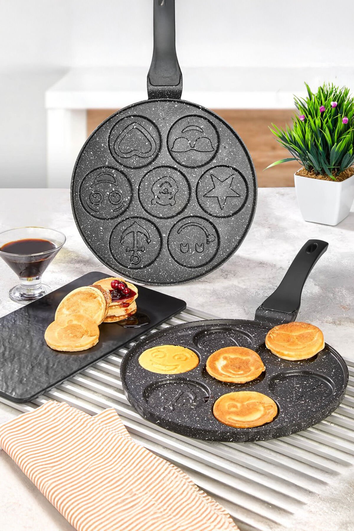 PoloChef IPC-126 Döküm Yanmaz Yapışmaz Emojili Pankek Tava Krep Tavası 26 cm