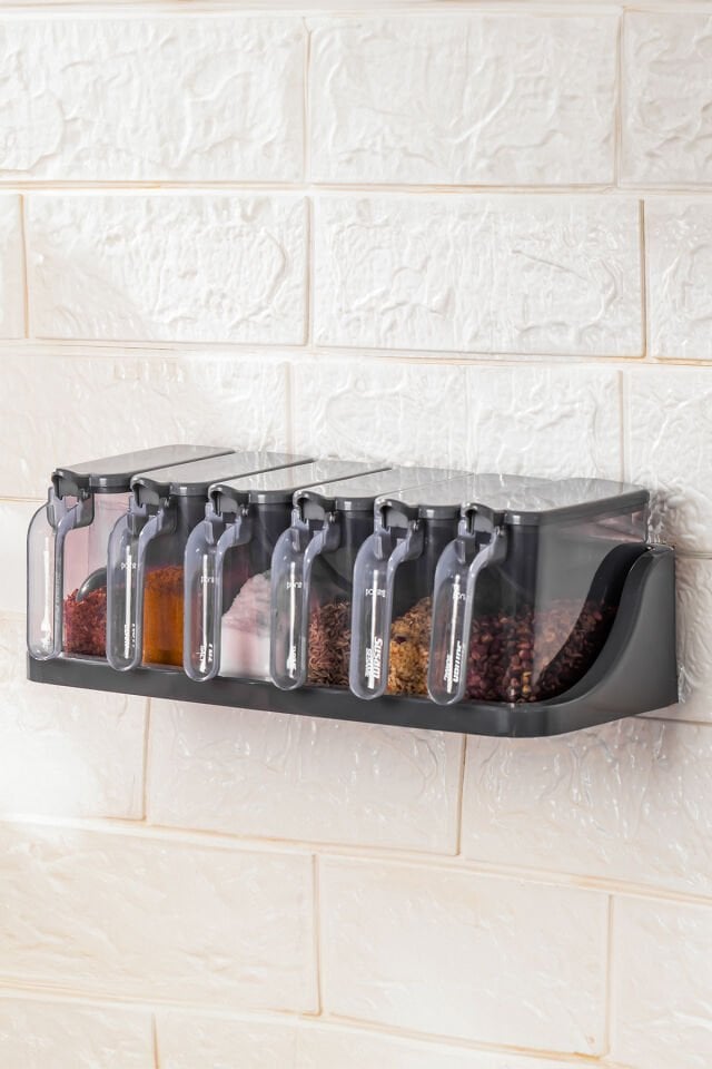 Porsima 1182 6 Lı Standlı Kendinden Yapışkanlı Kapaklı Kaşıklı Baharatlık Takımı -etiketli Baharatlık