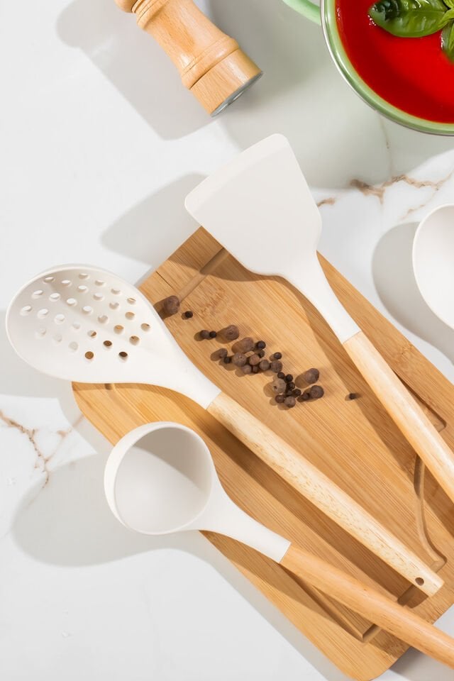 Porsima 3166 Bambu Ahşap Saplı Silikon 4 Parça Servis Takımı Seti Beyaz